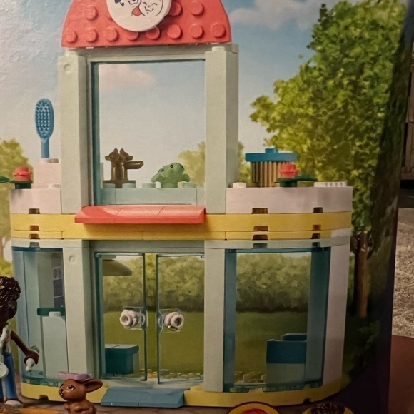 New unopened Lego Friends Pet clinic 111 pieces - Picture 3 of 3